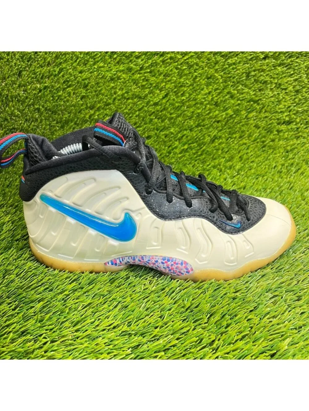 Nike Air Foamposite Pro Boys Size 7Y Ivory Black Blue Basketball Shoes Sneakers